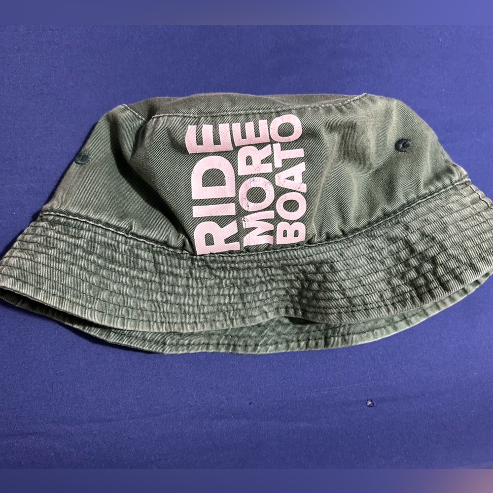VEGAINA Green Bucket Hat